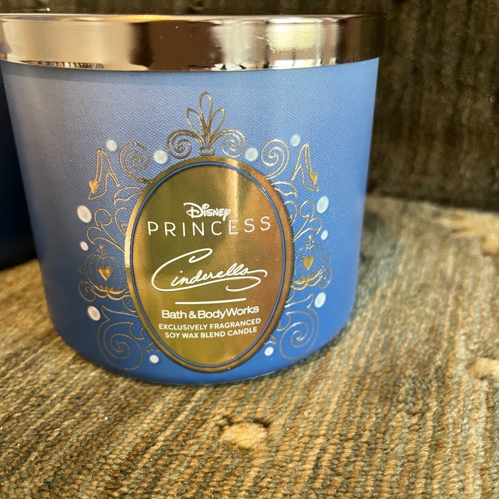Bath & Body Works Disney Princess Cinderella 2 candles - Picture 2 of 3